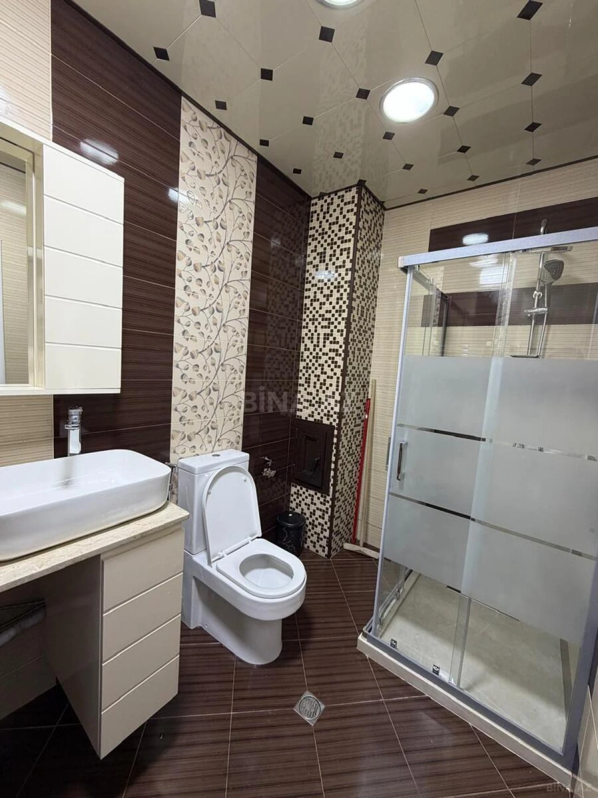 Kirayə verilir 2 otaqlı mənzil 67 m²