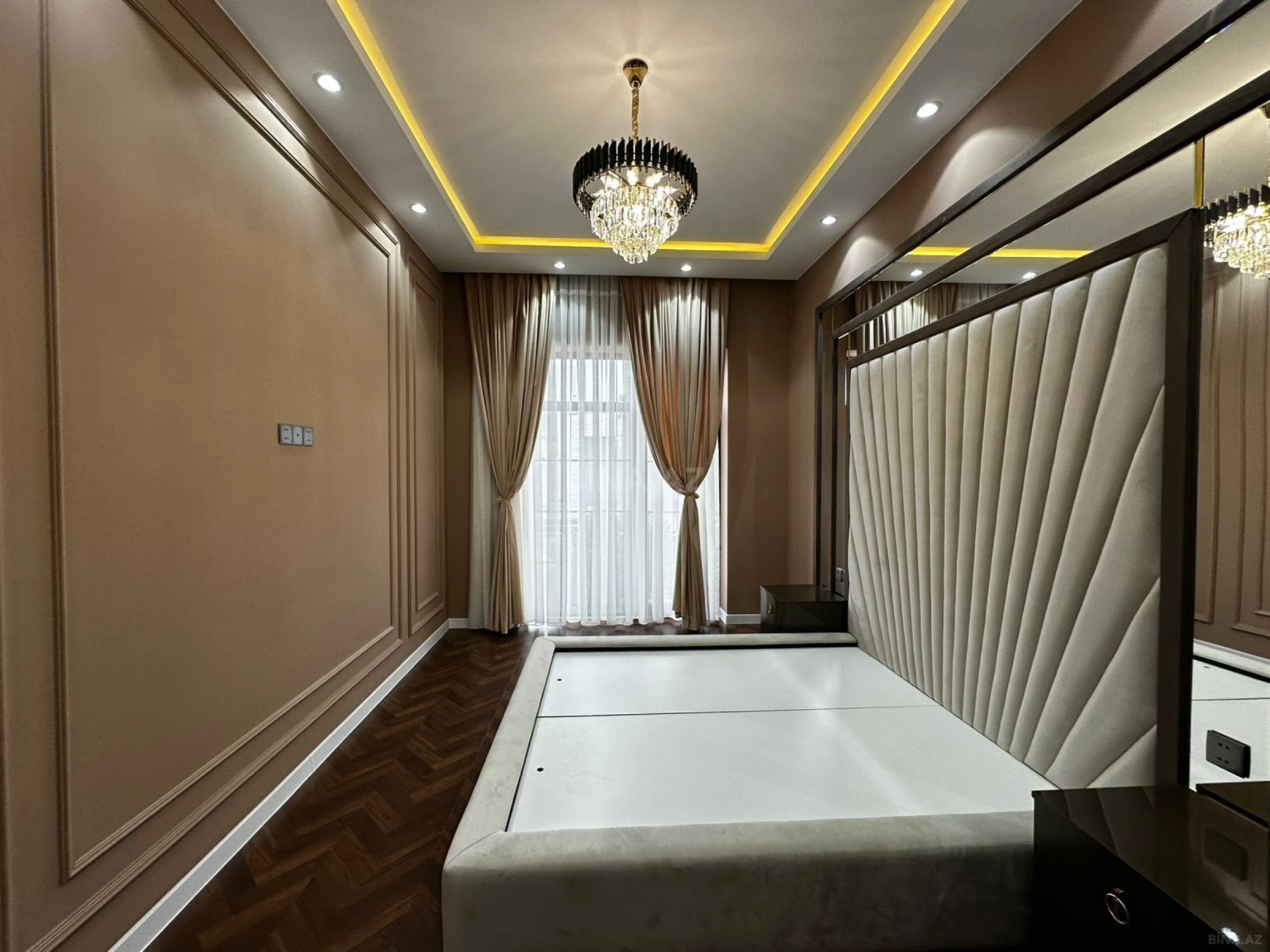 Satılır 5 otaqlı həyət evi 250 m²