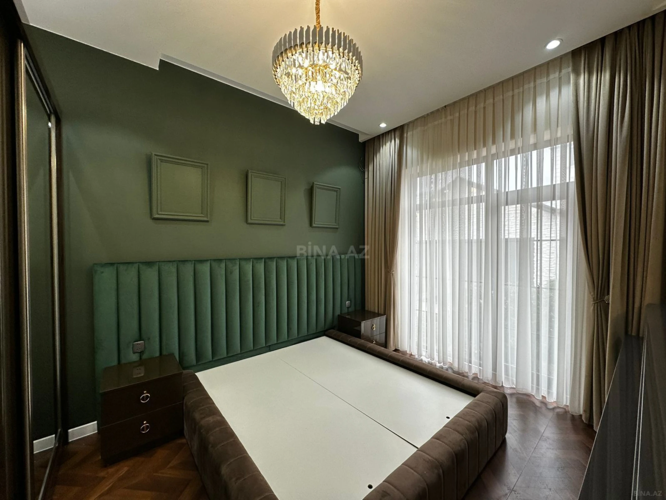 Satılır 5 otaqlı həyət evi 250 m²