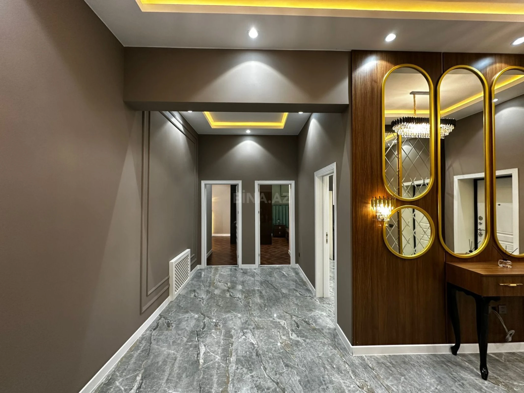 Satılır 5 otaqlı həyət evi 250 m²