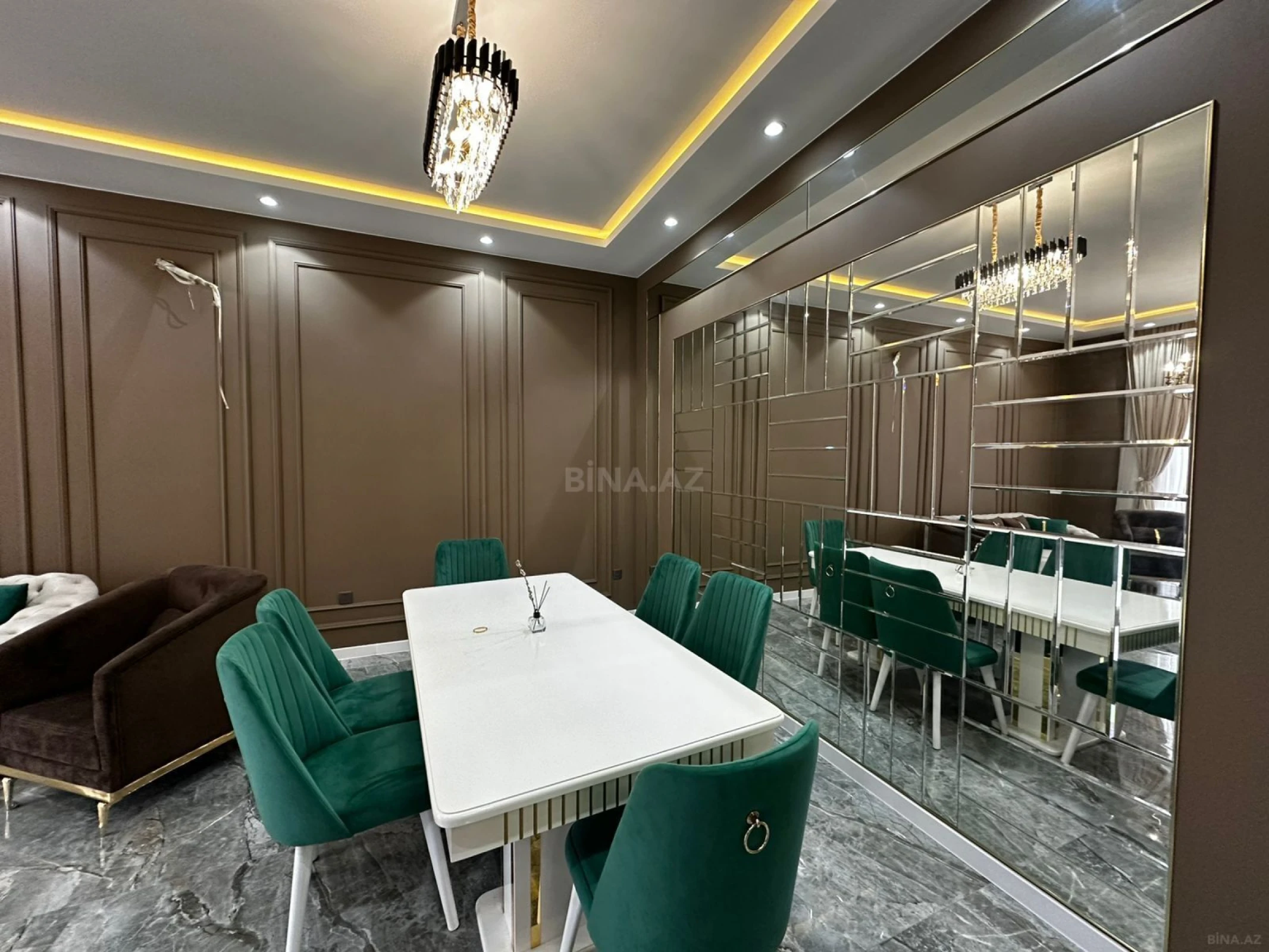 Satılır 5 otaqlı həyət evi 250 m²