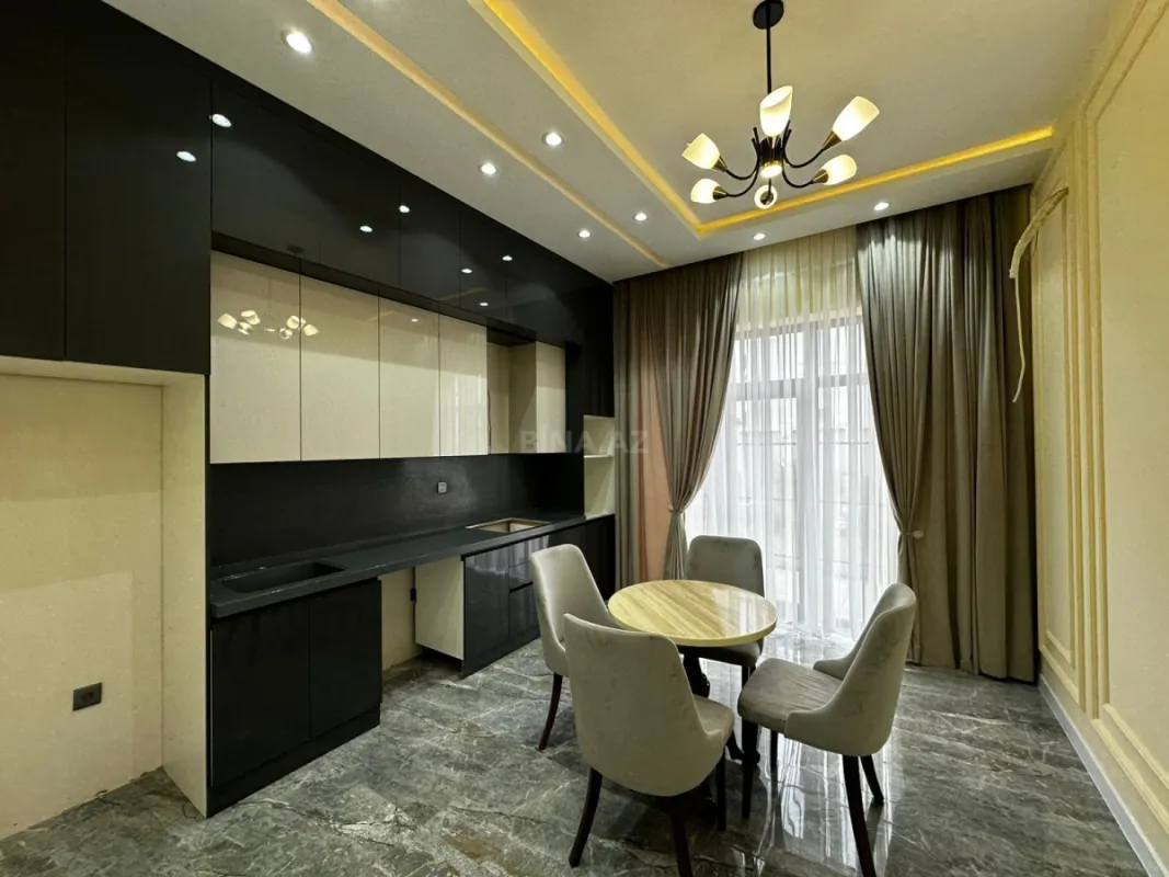 Satılır 5 otaqlı həyət evi 250 m²