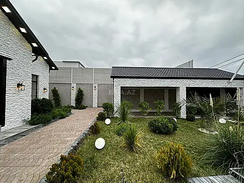 Satılır 5 otaqlı həyət evi 250 m²