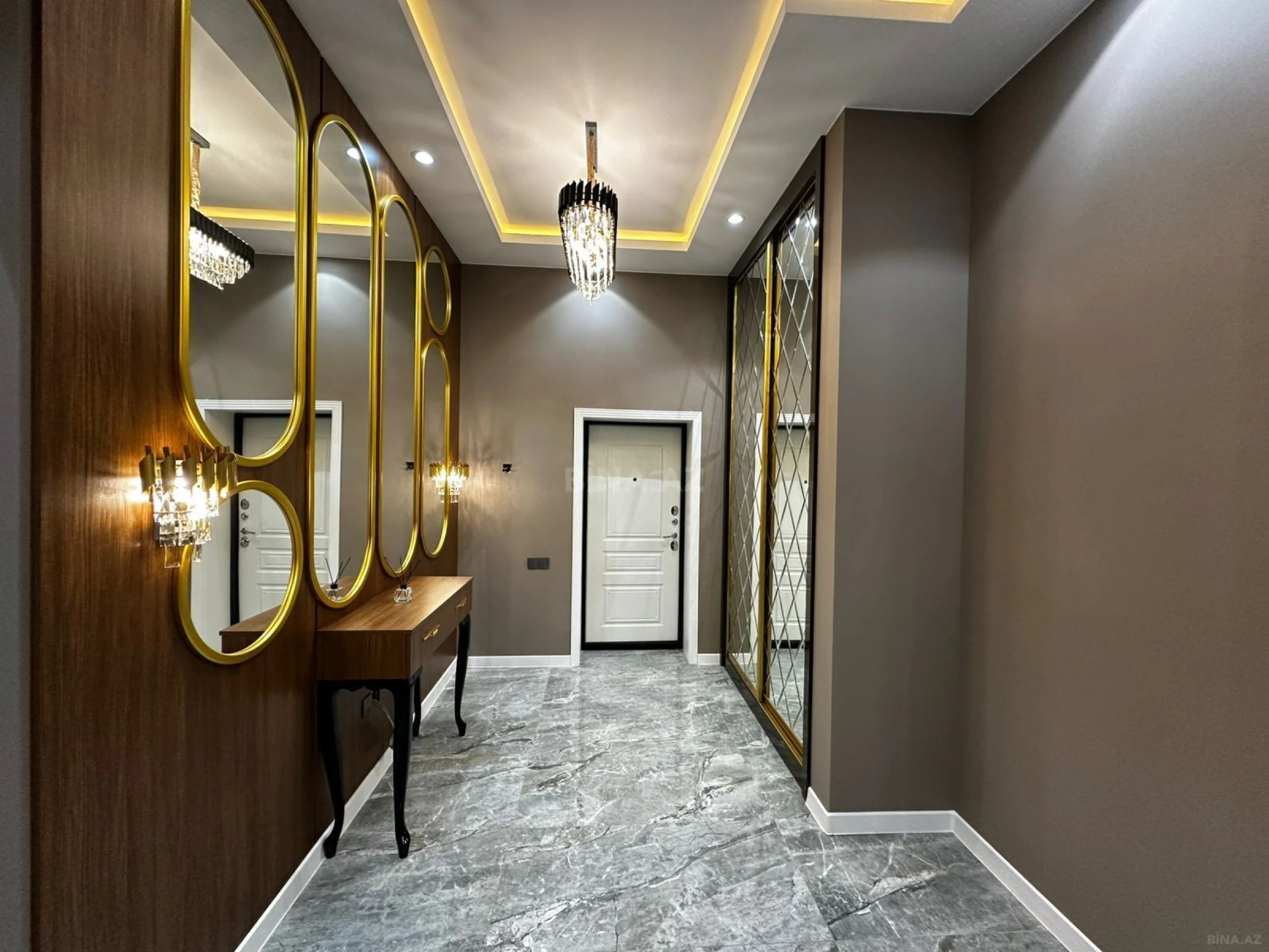 Satılır 5 otaqlı həyət evi 250 m²