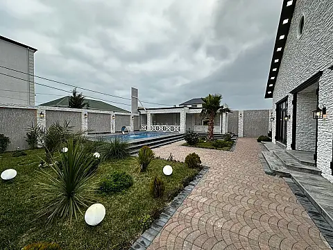 Satılır 5 otaqlı həyət evi 250 m²