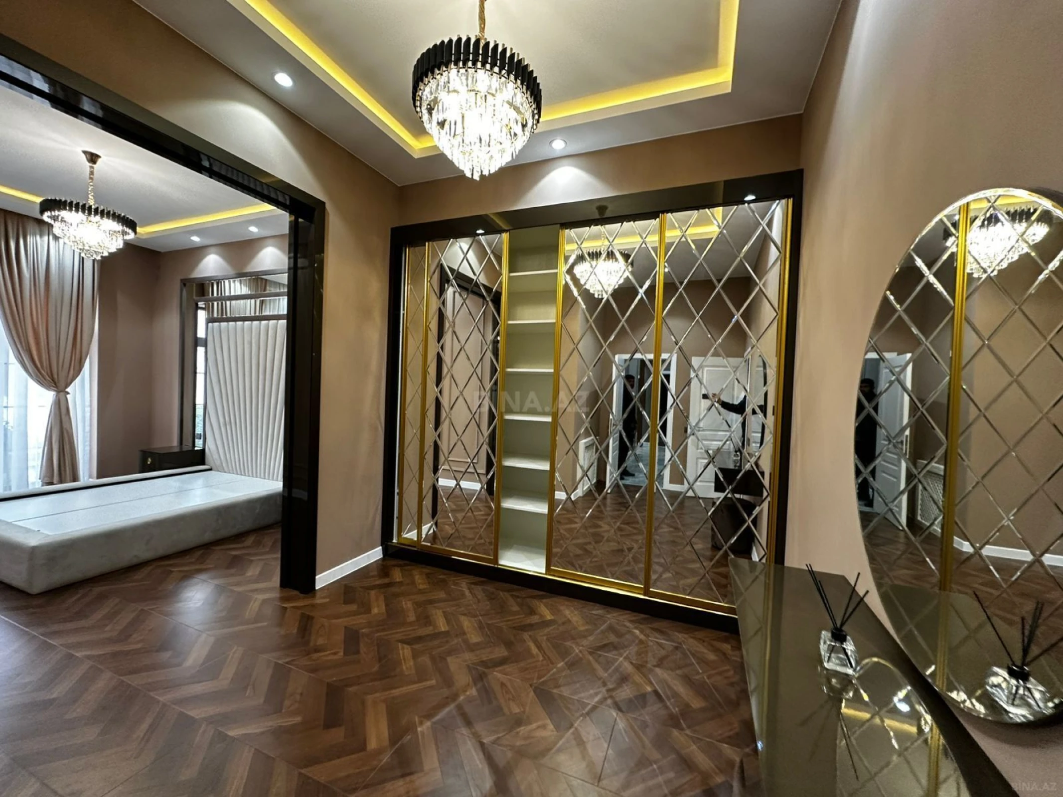 Satılır 5 otaqlı həyət evi 250 m²