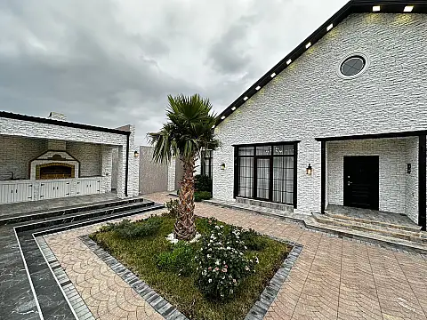 Satılır 5 otaqlı həyət evi 250 m²