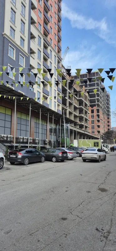 Satılır 2 otaqlı mənzil 76.7 m²