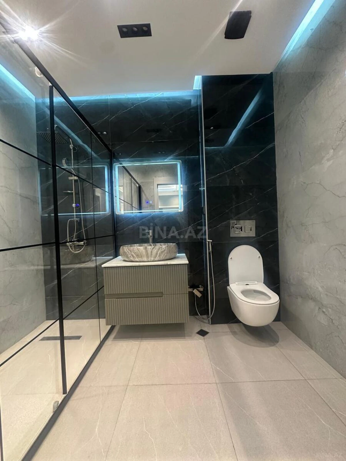 Kirayə verilir 2 otaqlı mənzil 106 m²