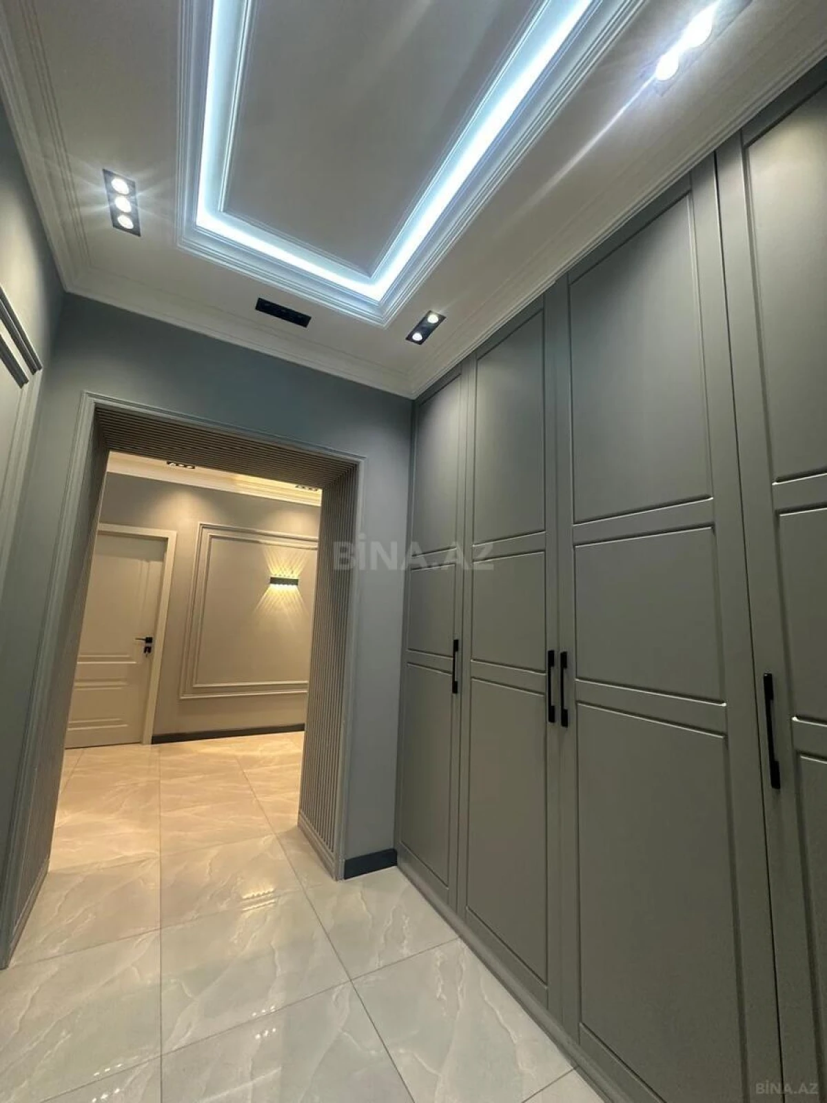 Kirayə verilir 2 otaqlı mənzil 106 m²