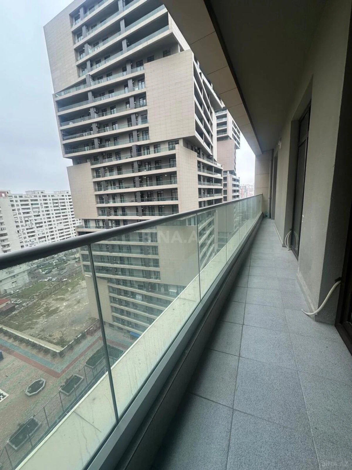 Kirayə verilir 2 otaqlı mənzil 106 m²