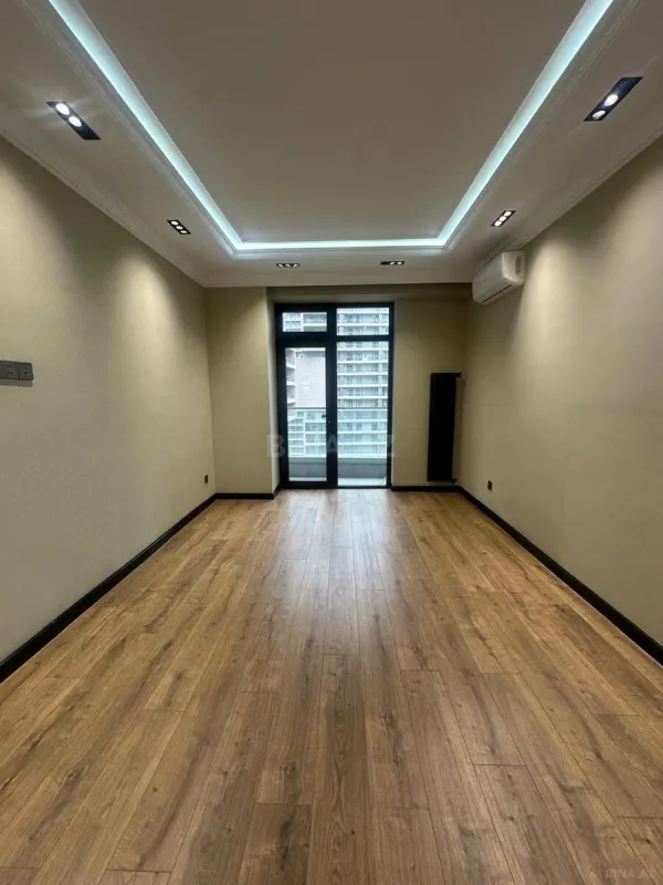 Kirayə verilir 2 otaqlı mənzil 106 m²