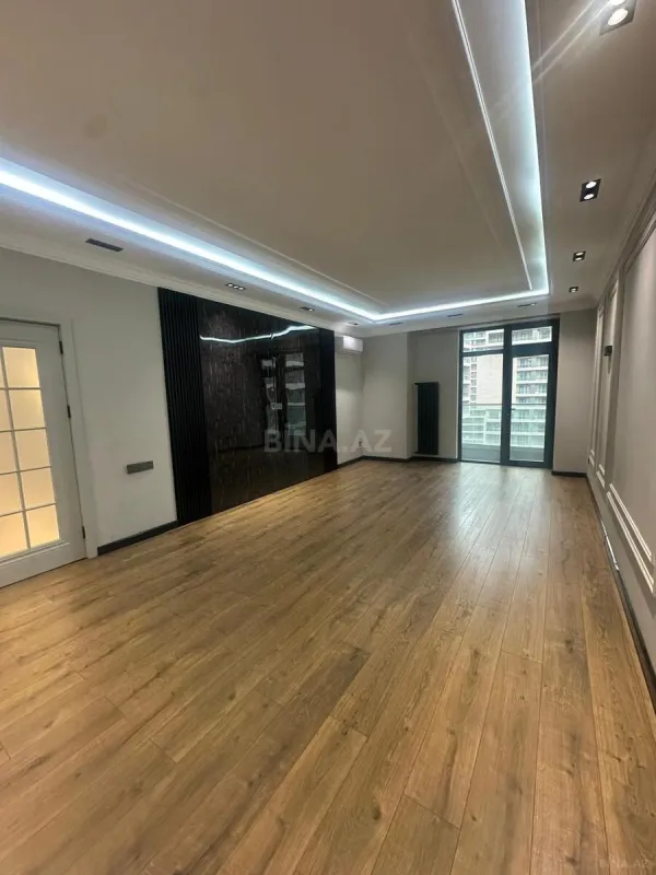 Kirayə verilir 2 otaqlı mənzil 106 m²