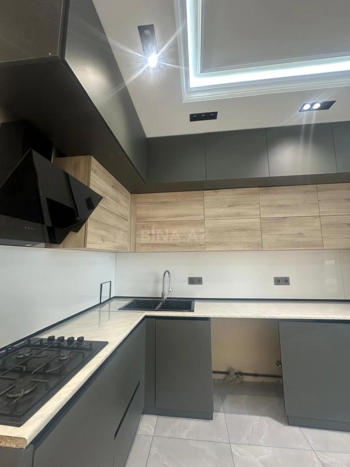 Kirayə verilir 2 otaqlı mənzil 106 m²