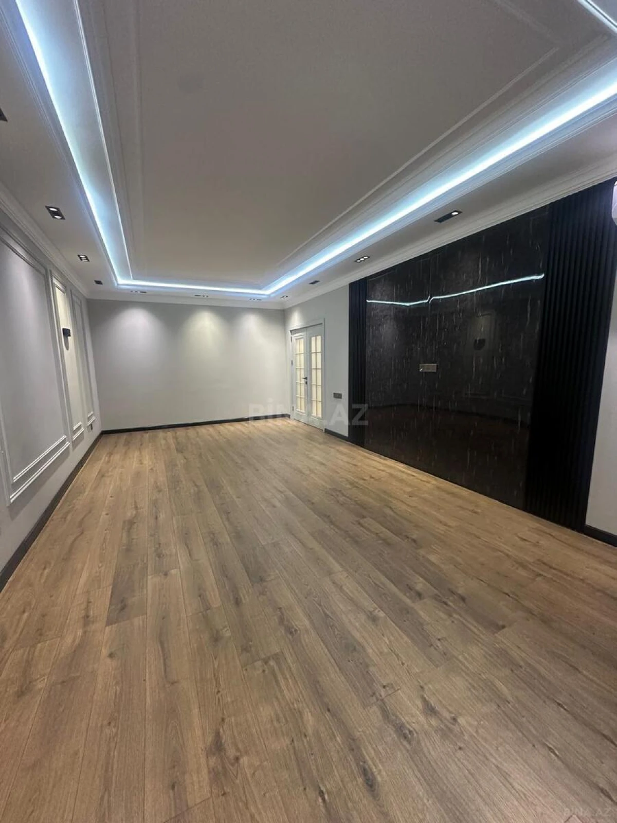 Kirayə verilir 2 otaqlı mənzil 106 m²