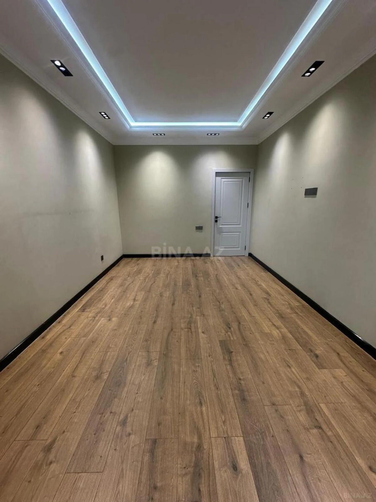 Kirayə verilir 2 otaqlı mənzil 106 m²