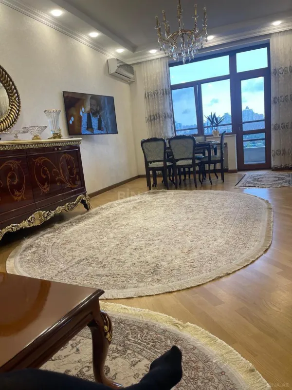 Satılır 3 otaqlı mənzil 101 m²