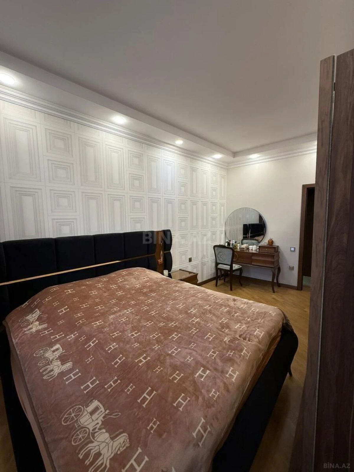 Satılır 3 otaqlı mənzil 101 m²