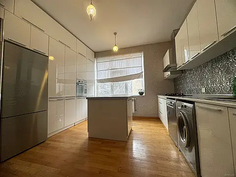 Kirayə verilir 3 otaqlı mənzil 110 m²