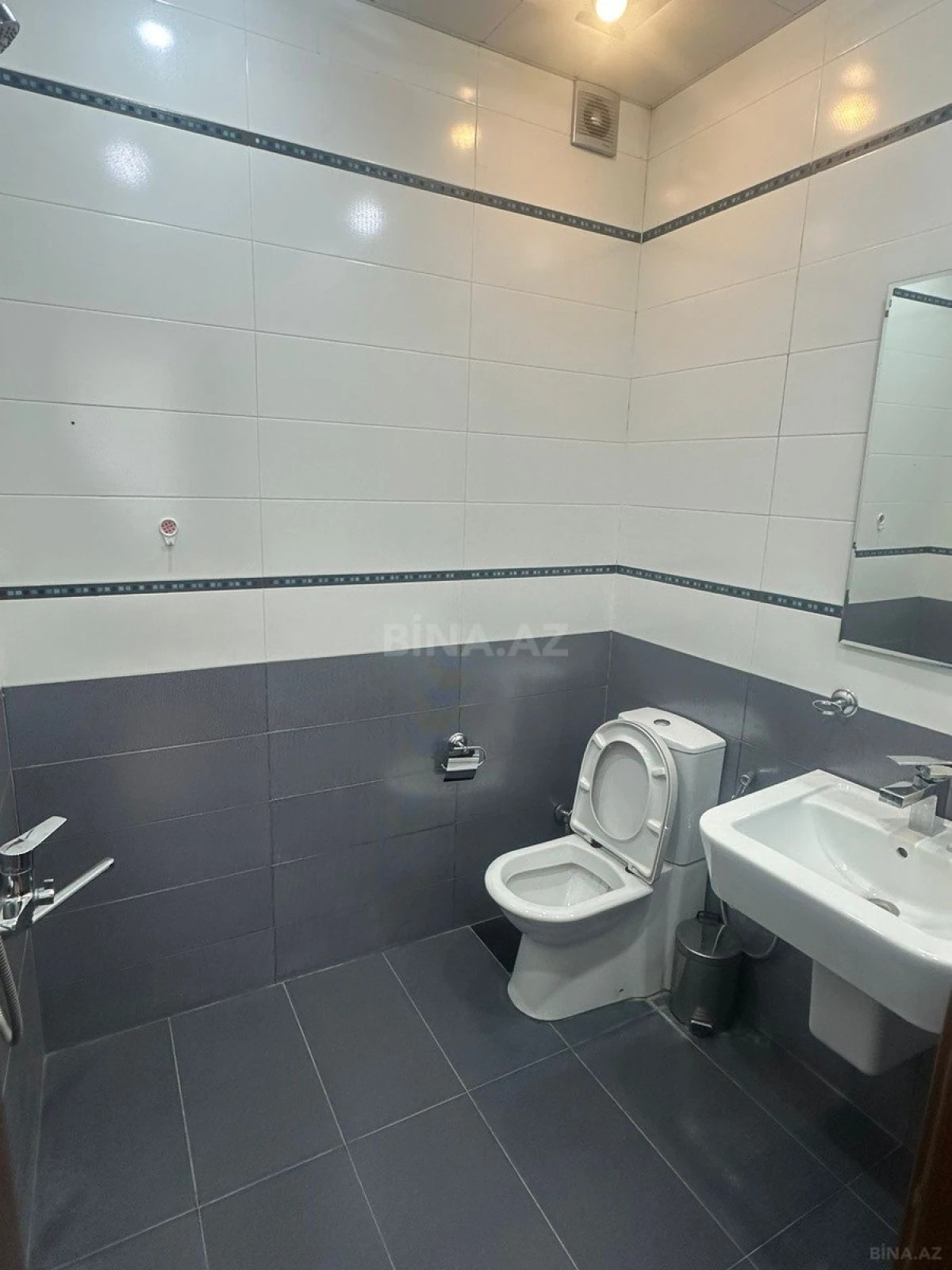 Kirayə verilir 4 otaqlı mənzil 220 m²