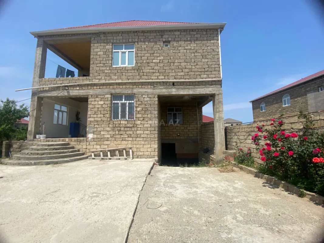 Satılır 8 otaqlı həyət evi 500 m²