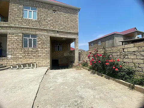 Satılır 8 otaqlı həyət evi 500 m²
