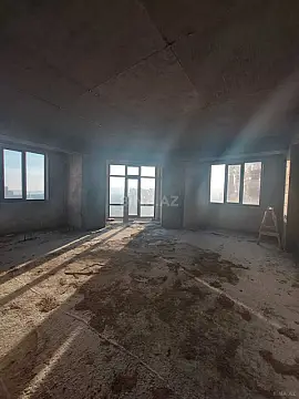 Satılır 4 otaqlı mənzil 160 m²