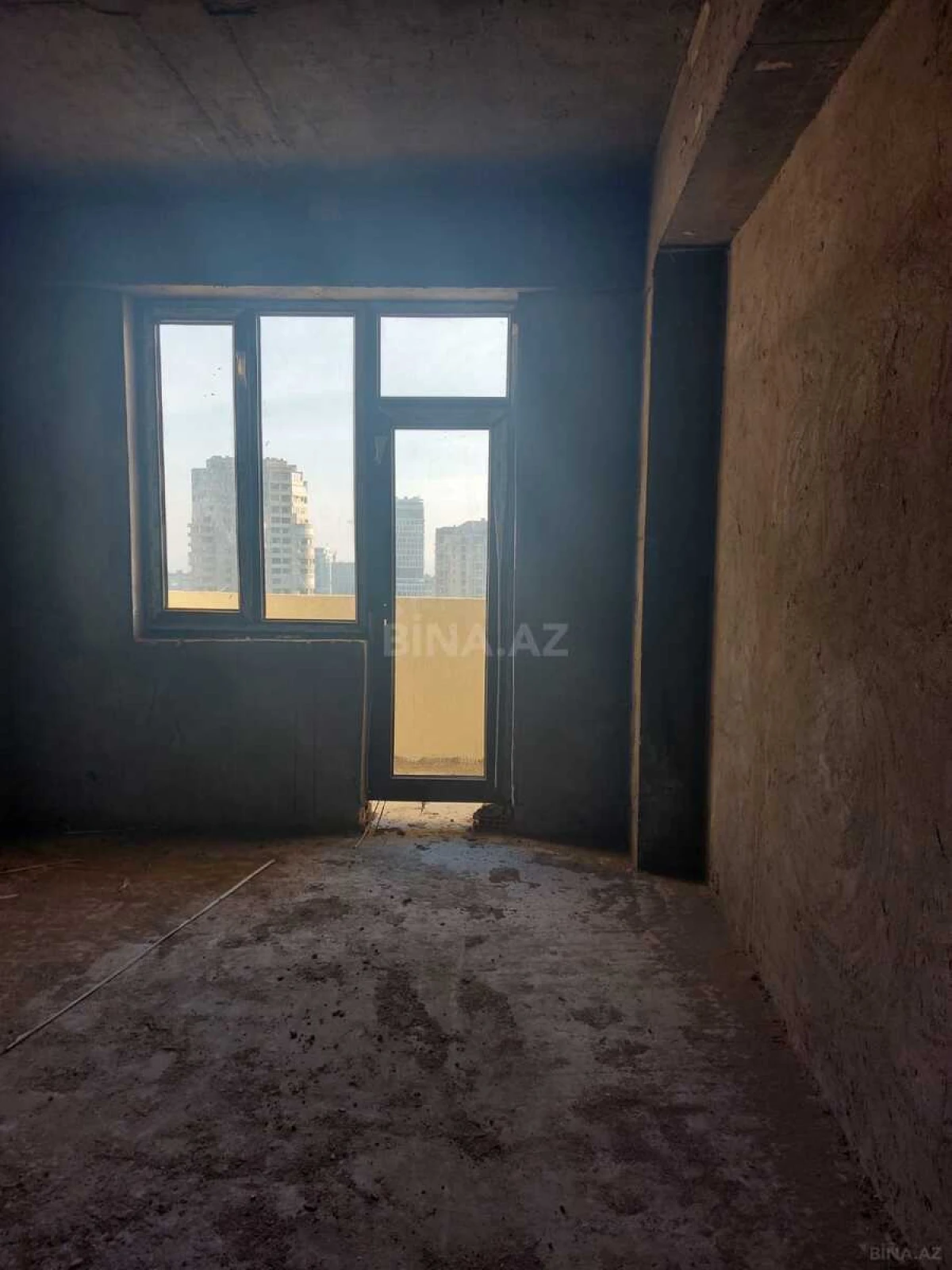 Satılır 4 otaqlı mənzil 160 m²