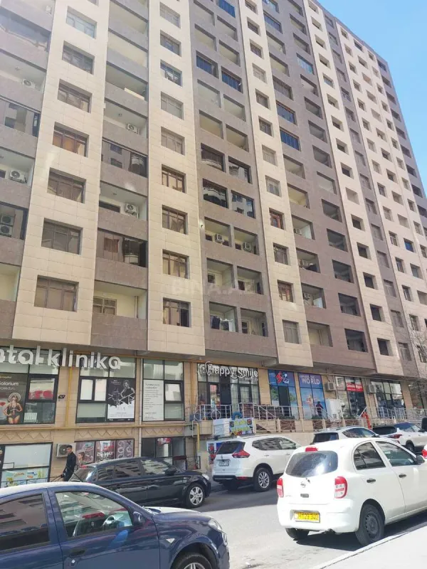 Satılır 4 otaqlı mənzil 160 m²