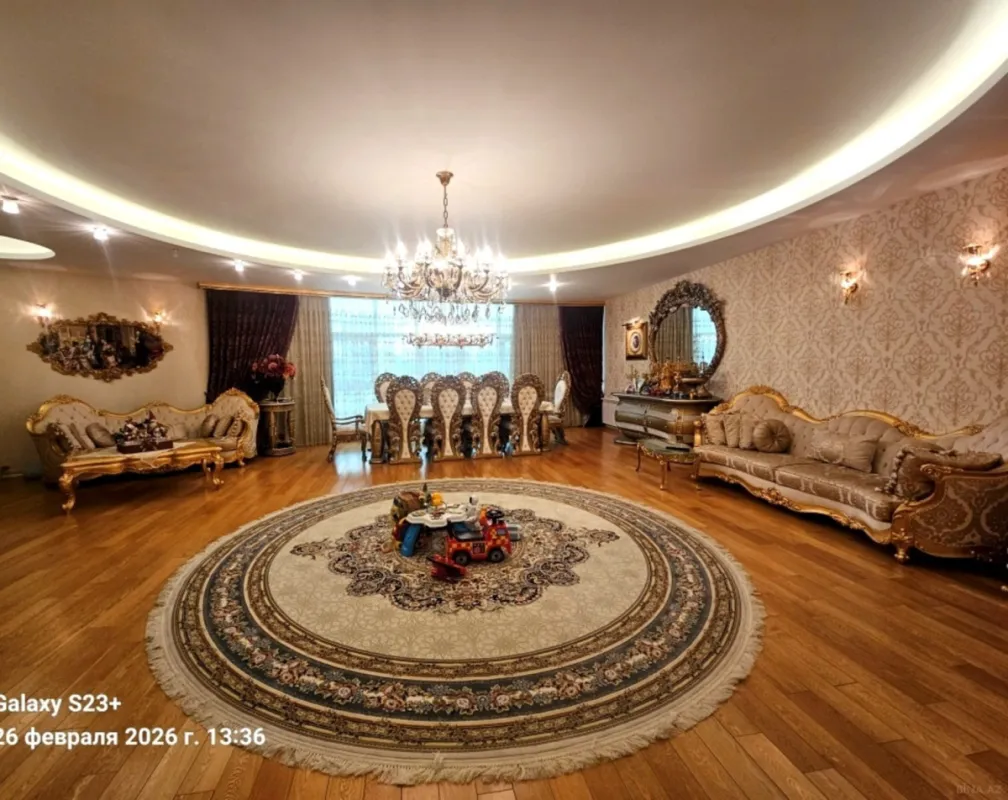 Satılır 4 otaqlı mənzil 234 m²