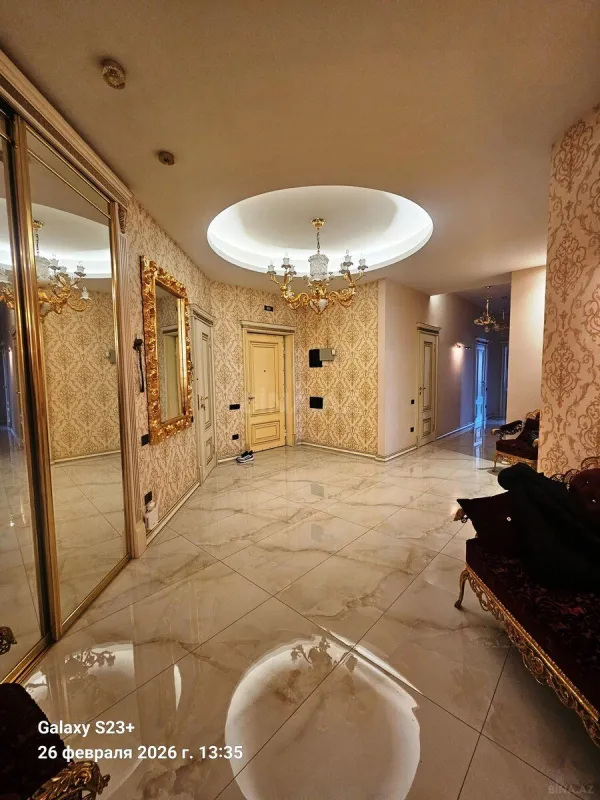 Satılır 4 otaqlı mənzil 234 m²