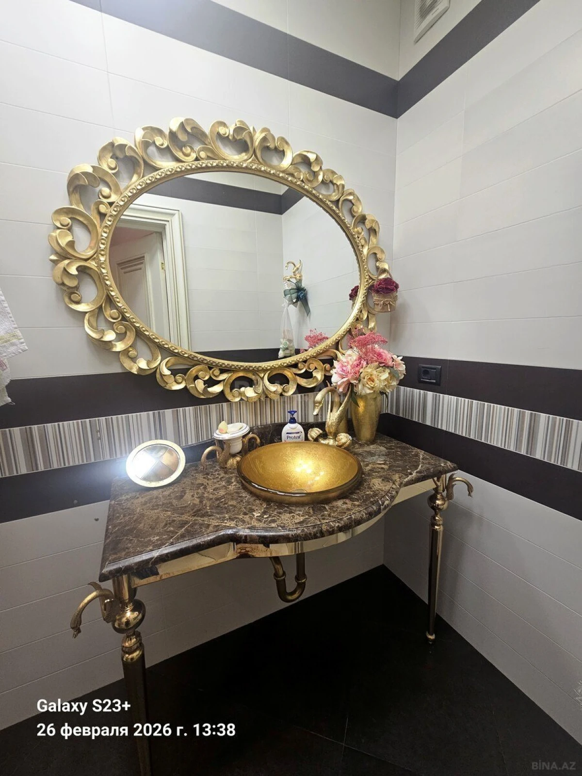 Satılır 4 otaqlı mənzil 234 m²