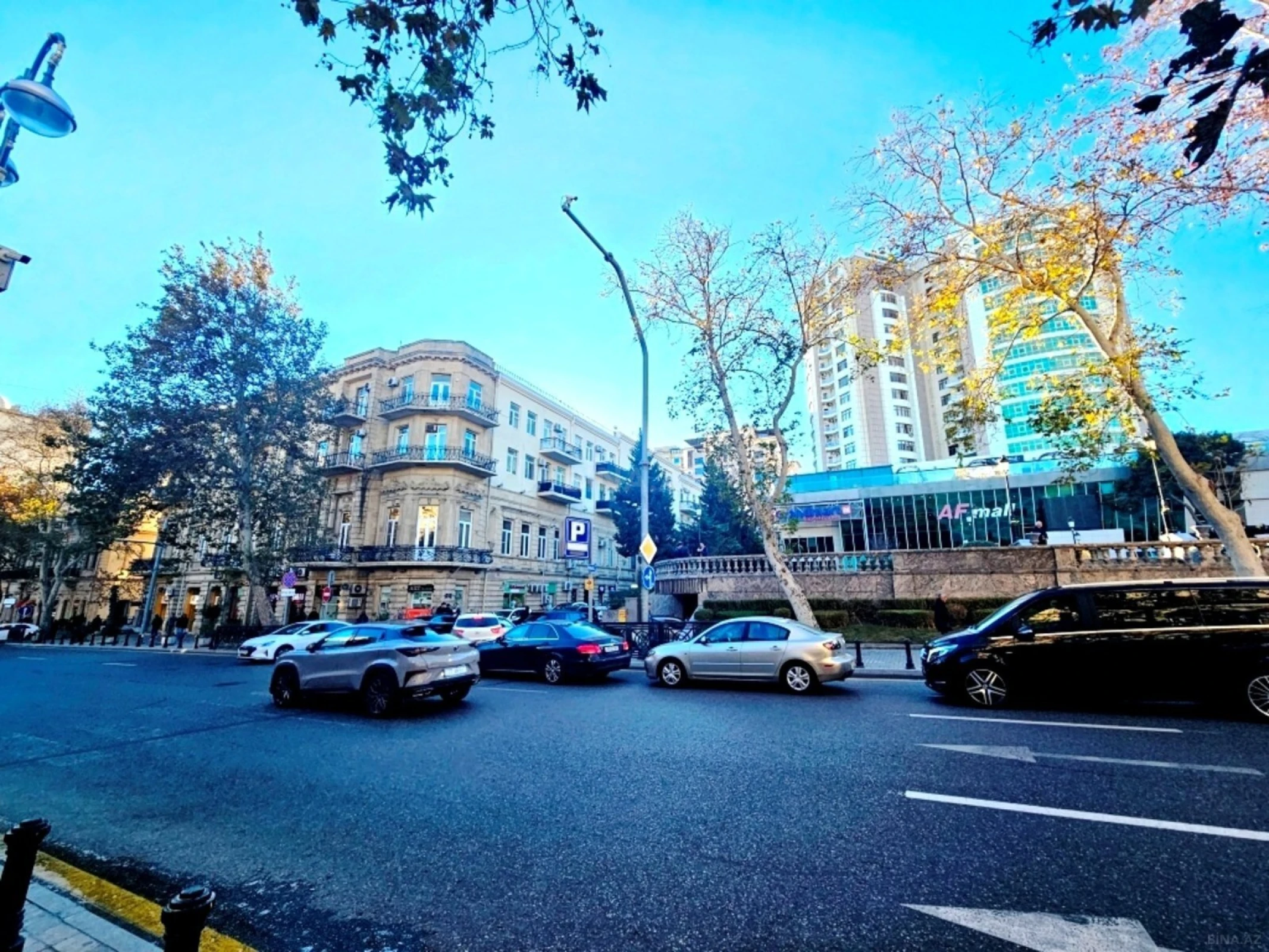 Satılır 4 otaqlı mənzil 234 m²