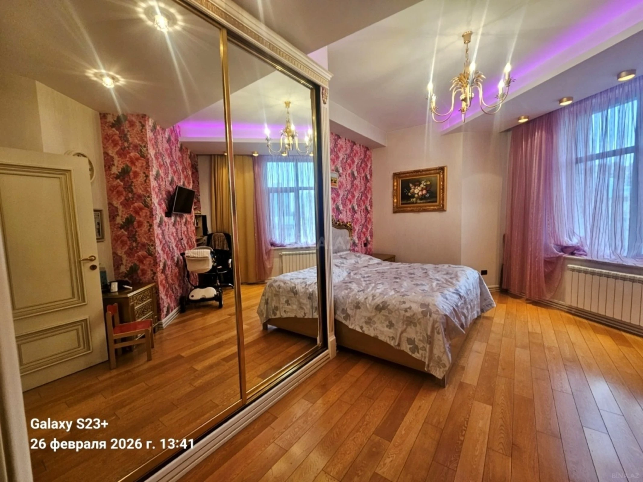 Satılır 4 otaqlı mənzil 234 m²