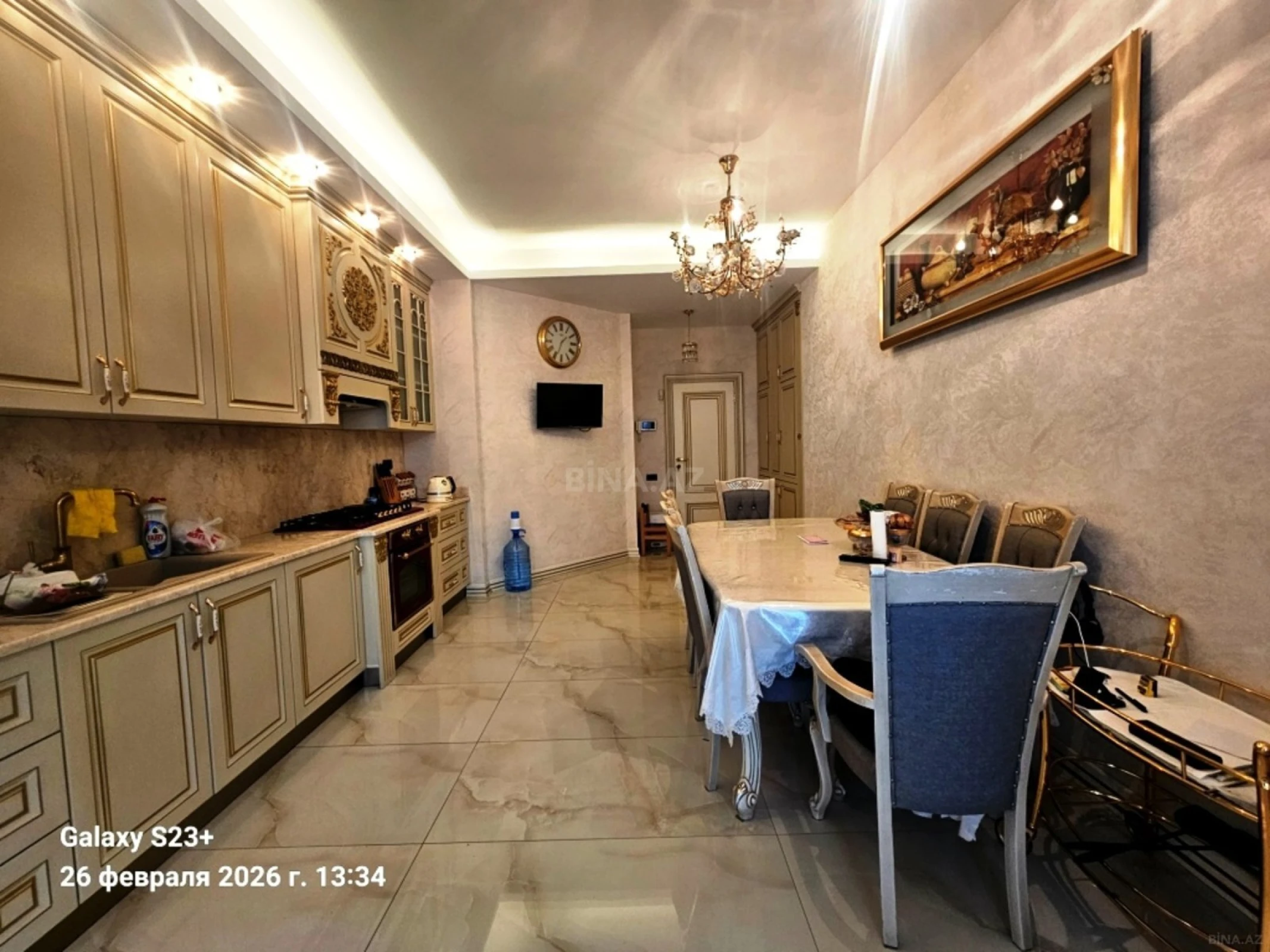 Satılır 4 otaqlı mənzil 234 m²