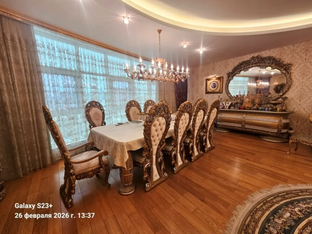 Satılır 4 otaqlı mənzil 234 m²