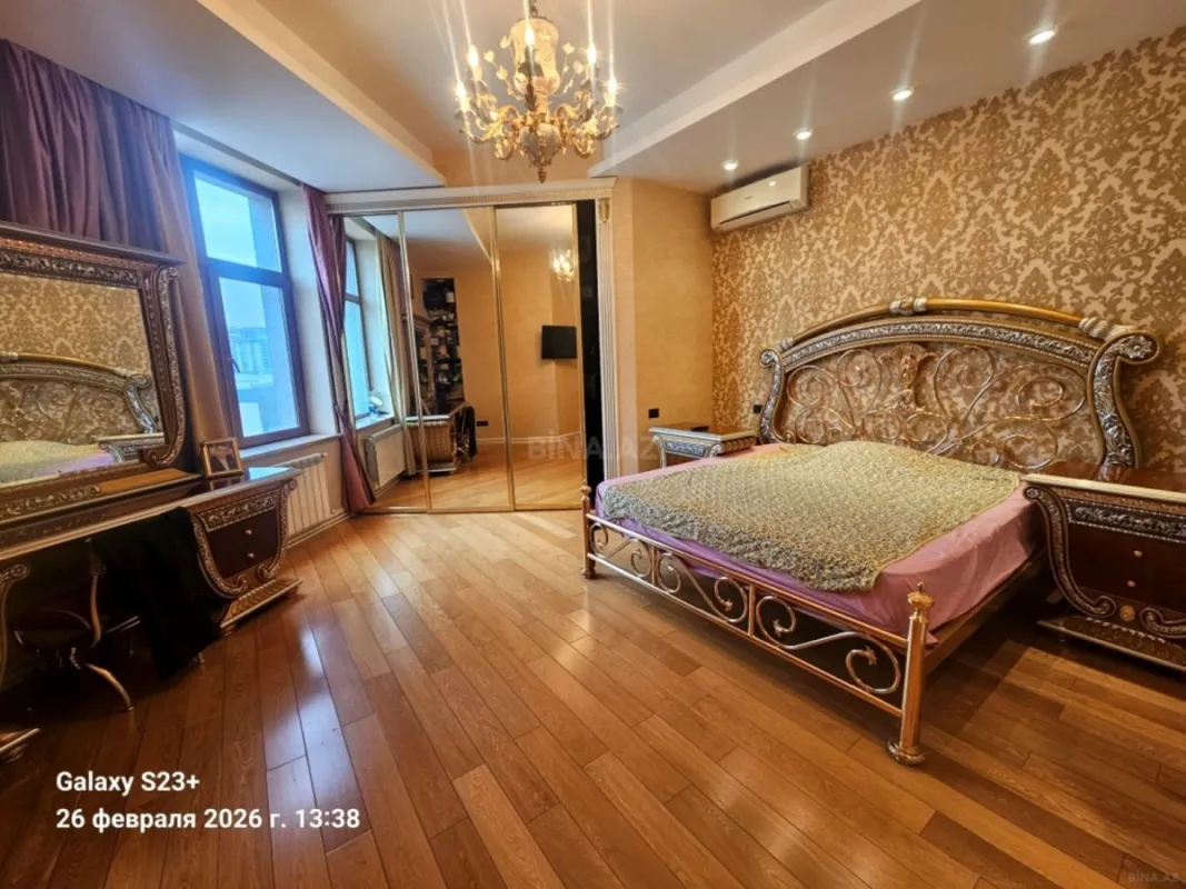Satılır 4 otaqlı mənzil 234 m²