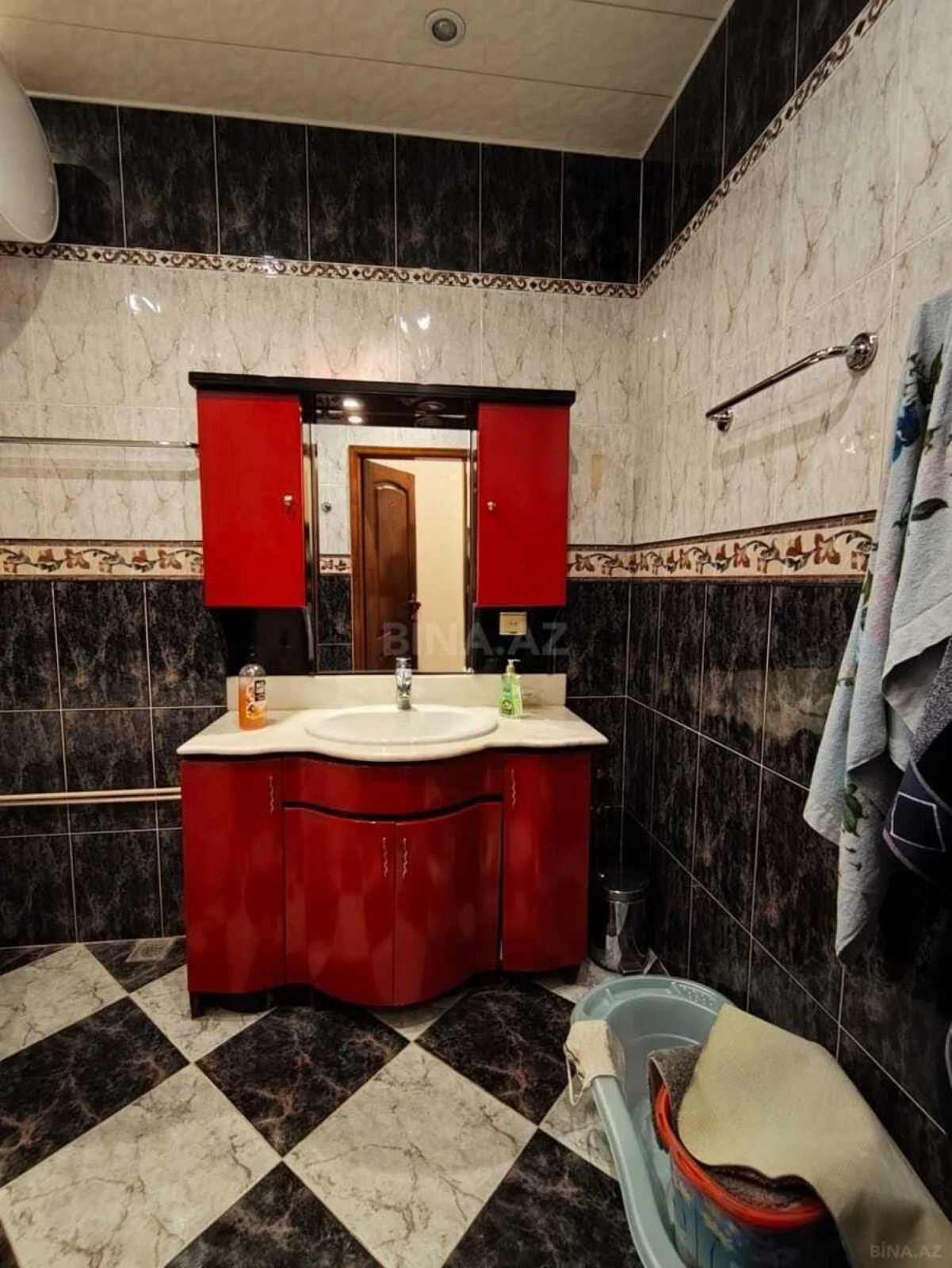 Kirayə verilir 4 otaqlı mənzil 200 m²