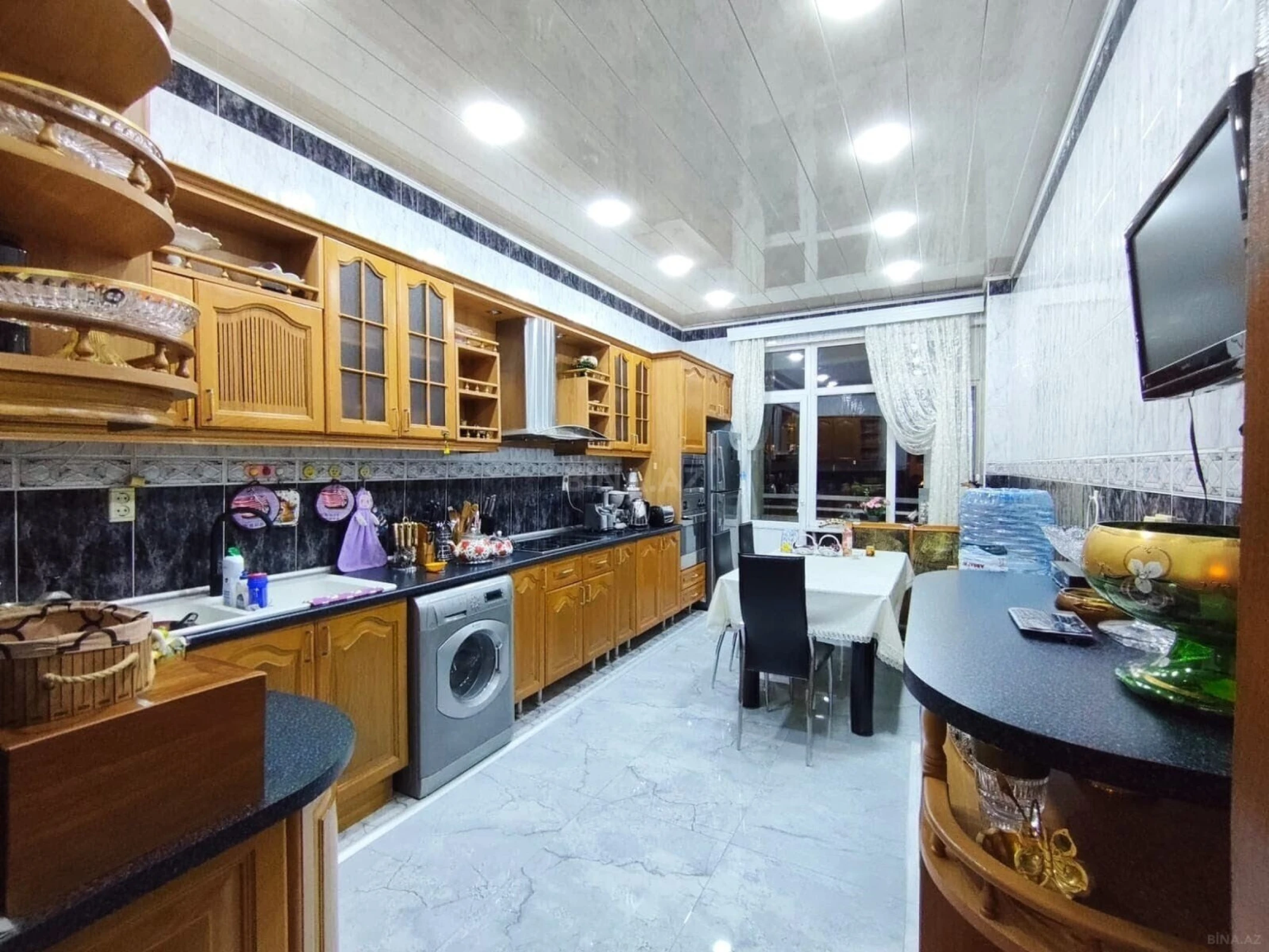 Kirayə verilir 4 otaqlı mənzil 200 m²