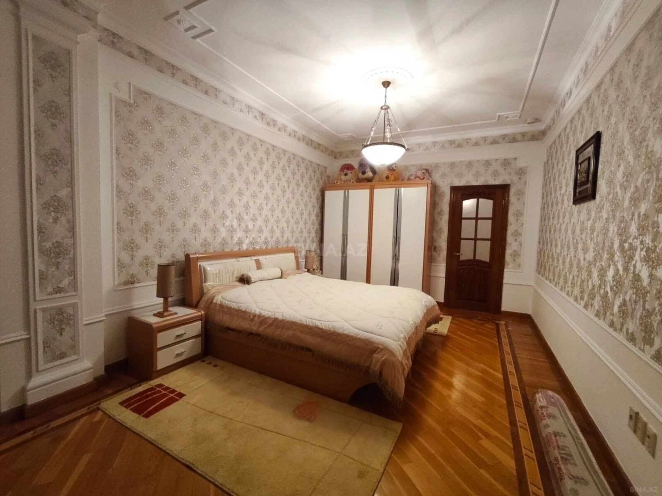 Kirayə verilir 4 otaqlı mənzil 200 m²