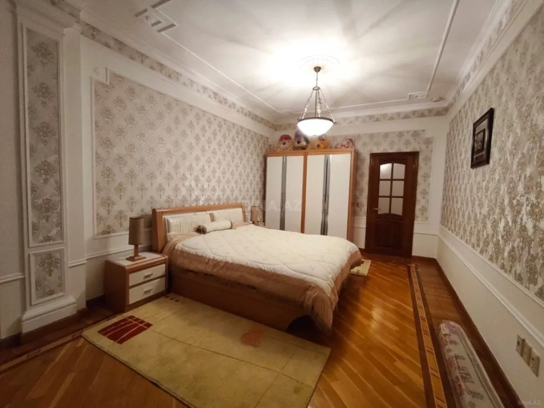 Kirayə verilir 4 otaqlı mənzil 200 m²