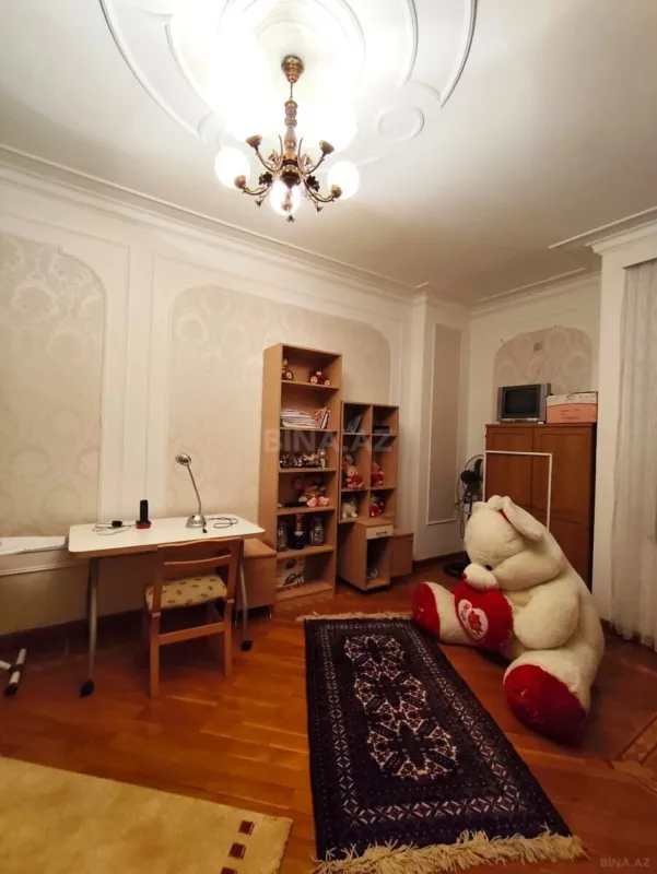 Kirayə verilir 4 otaqlı mənzil 200 m²