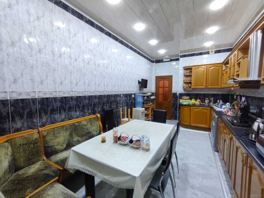 Kirayə verilir 4 otaqlı mənzil 200 m²