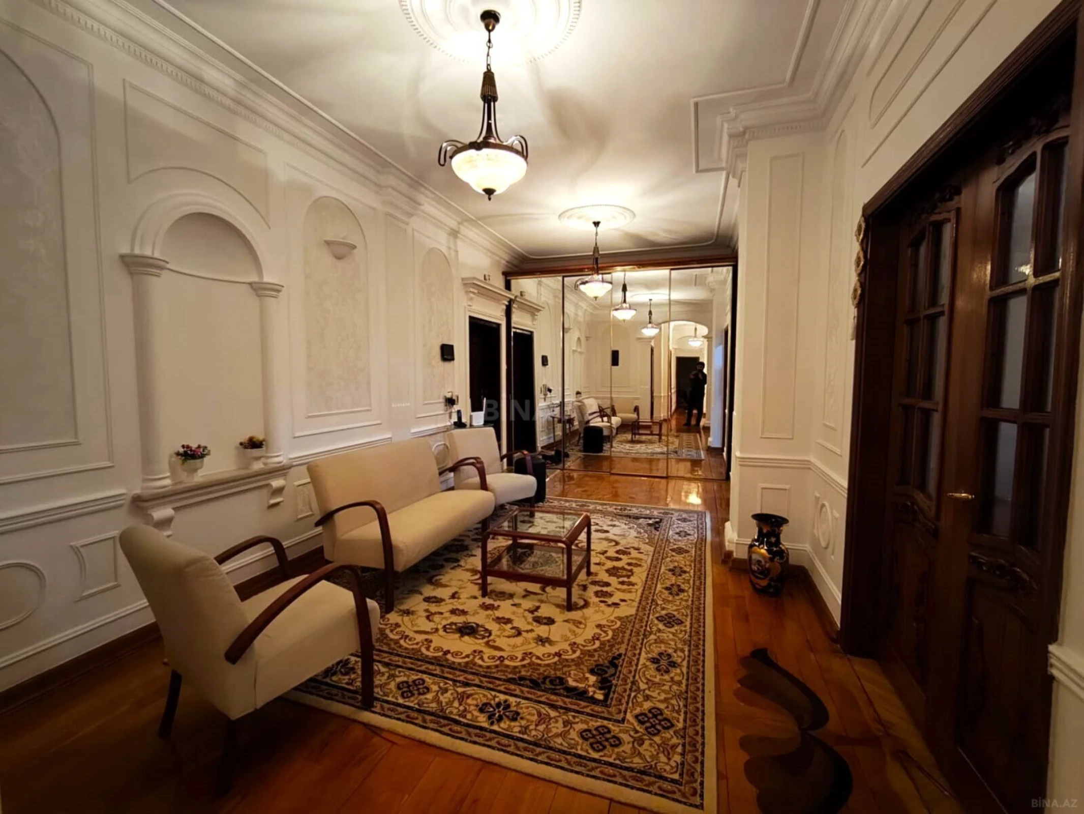 Kirayə verilir 4 otaqlı mənzil 200 m²