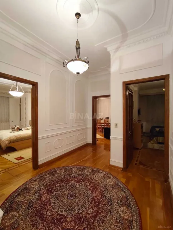 Kirayə verilir 4 otaqlı mənzil 200 m²