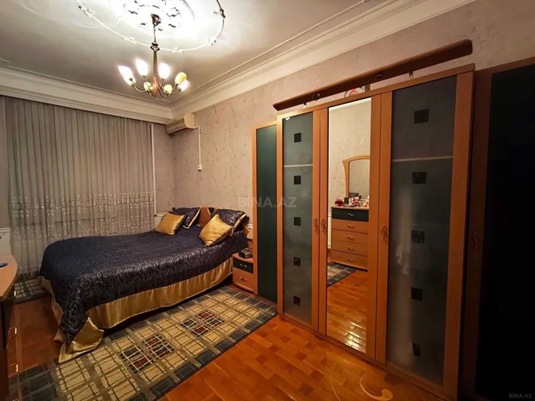 Kirayə verilir 4 otaqlı mənzil 200 m²