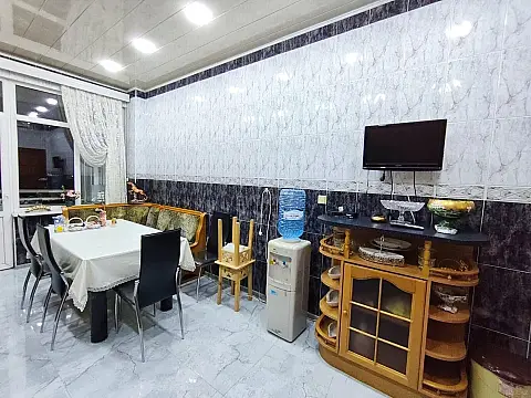 Kirayə verilir 4 otaqlı mənzil 200 m²