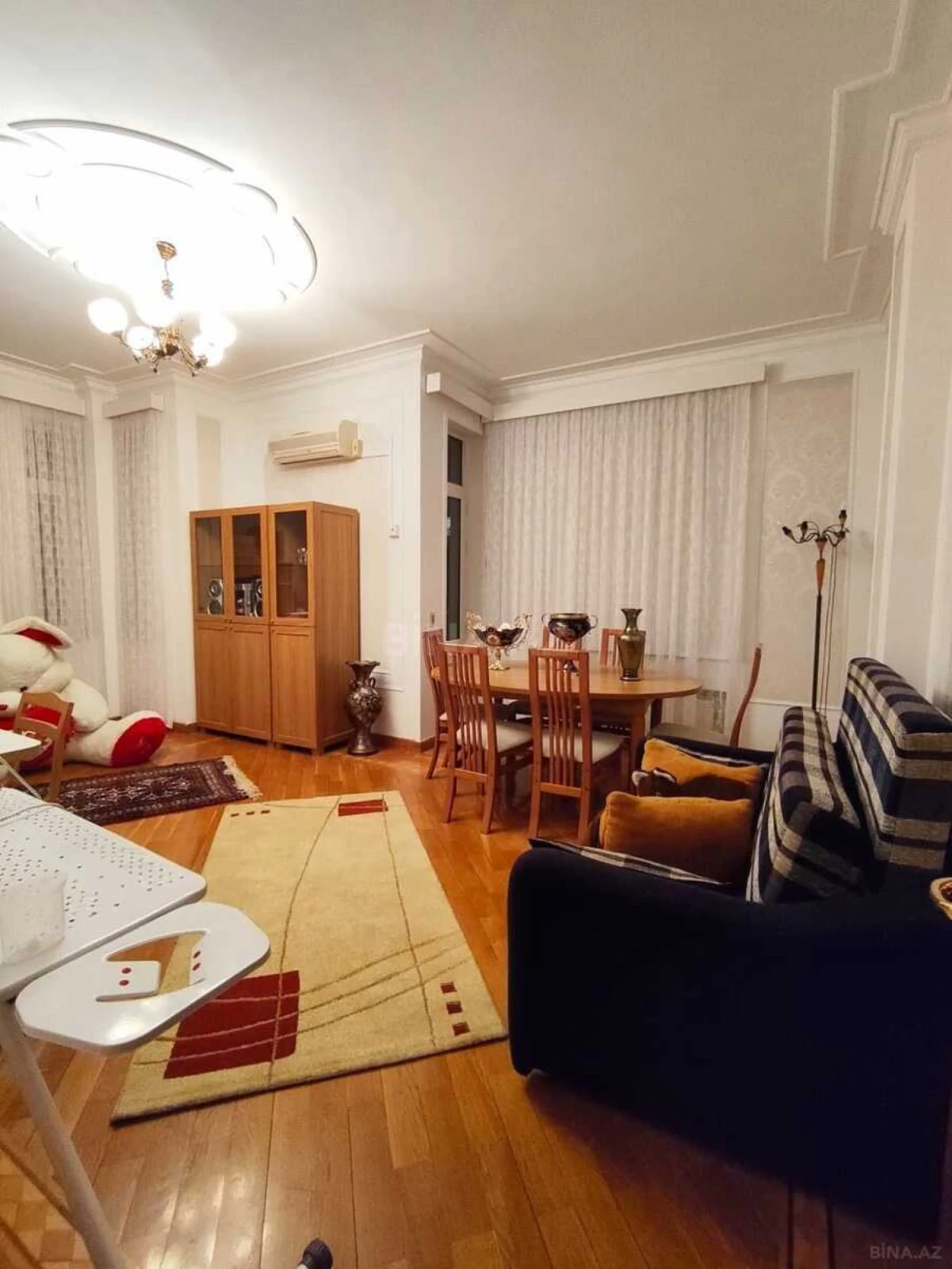Kirayə verilir 4 otaqlı mənzil 200 m²