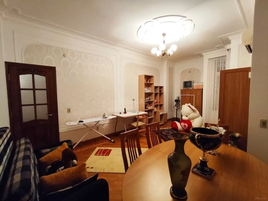 Kirayə verilir 4 otaqlı mənzil 200 m²