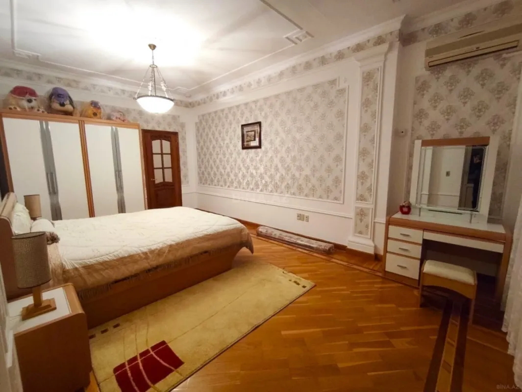 Kirayə verilir 4 otaqlı mənzil 200 m²